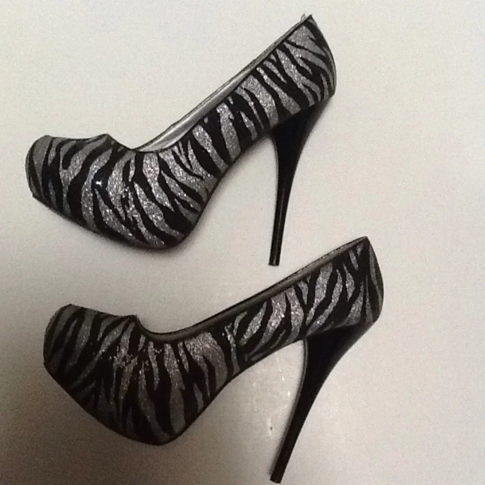 Charlotte Russe Silver Black Zebra‎ Platfor…